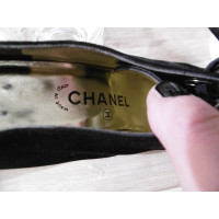 Chanel Scarpe stringate in Pelle scamosciata in Nero