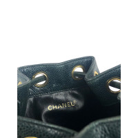 Chanel Umhängetasche aus Leder in Grün