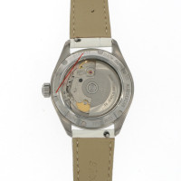 Andere Marke Armbanduhr aus Leder in Silbern