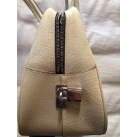 Prada Handtasche aus Leder in Creme