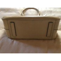 Prada Handtasche aus Leder in Creme