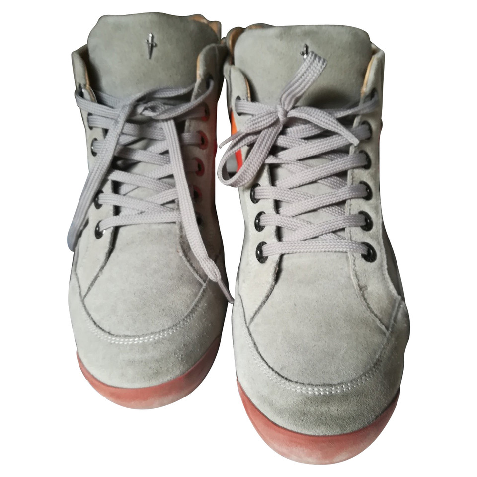 Cesare Paciotti Sneakers aus Wildleder in Grau