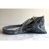 John Galliano Handtasche aus Lackleder in Grau