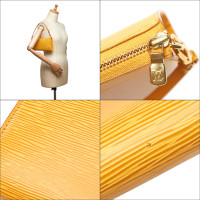 Louis Vuitton Pochette Accessoires aus Epi Leder in Gelb