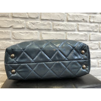 Chanel Shopper aus Lackleder in Blau