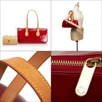 Louis Vuitton Umhängetasche aus Leder in Rot