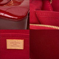 Louis Vuitton Umhängetasche aus Leder in Rot