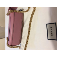 Gucci Umhängetasche aus Leder in Rosa / Pink