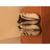 Roberto Cavalli Sandalen aus Leder in Weiß