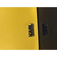 Karl Lagerfeld Umhängetasche aus Leder in Gelb