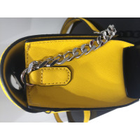 Karl Lagerfeld Umhängetasche aus Leder in Gelb
