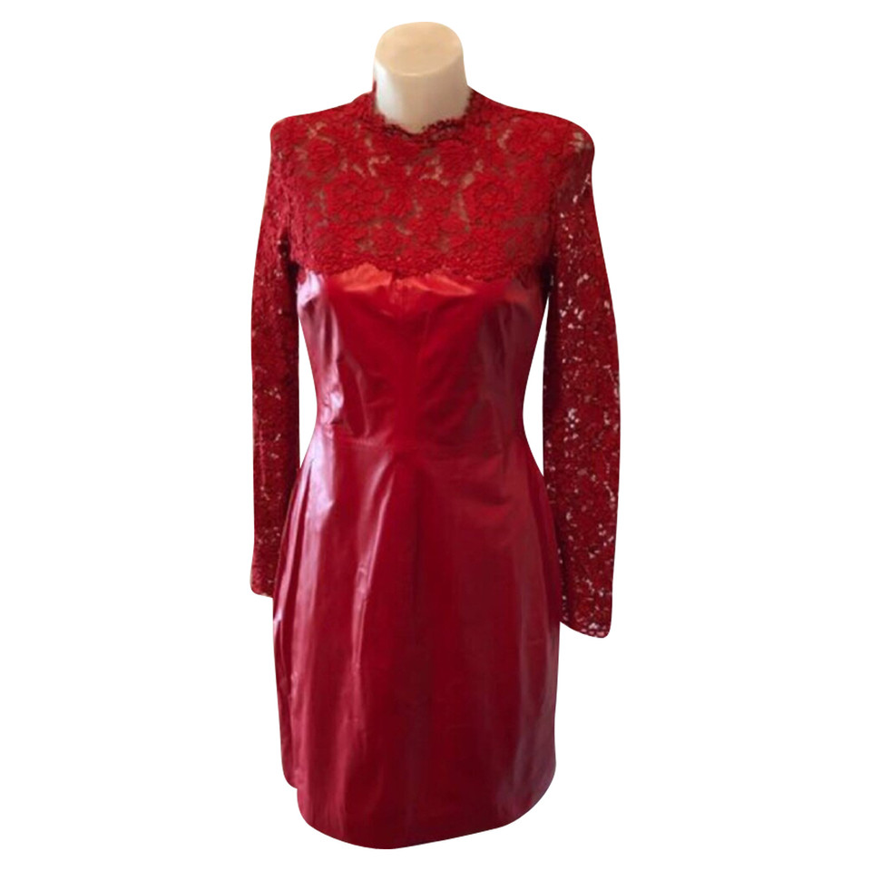 Valentino Garavani Kleid aus Leder in Rot