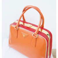 Prada Handtasche aus Lackleder in Orange