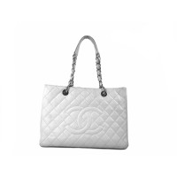 Chanel Shopper aus Leder in Weiß