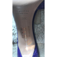 Gucci Sandalen aus Leder in Violett