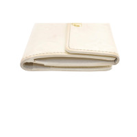 Louis Vuitton Täschchen/Portemonnaie aus Lackleder in Weiß