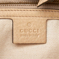 Gucci Umhängetasche aus Leder in Grau