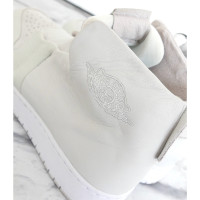 Nike Sneakers aus Leder in Weiß