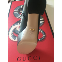 Gucci Stiefel aus Leder in Schwarz