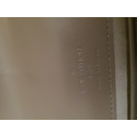 Louis Vuitton Umhängetasche aus Leder in Grau