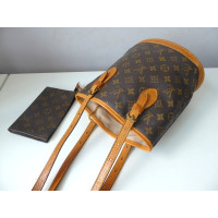 Louis Vuitton Bucket Bag in Braun