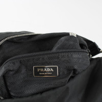 Prada Handtasche aus Canvas in Schwarz