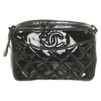 Chanel Umhängetasche aus Lackleder in Schwarz