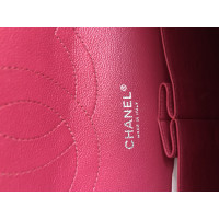 Chanel Classic Flap Bag in Pelle verniciata in Fucsia