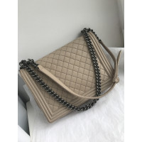 Chanel Boy Large aus Leder in Creme