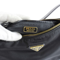 Prada Handtasche aus Canvas in Schwarz