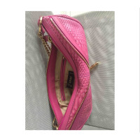 Versace Handtasche aus Leder in Fuchsia
