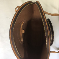 Louis Vuitton Handtasche aus Canvas in Braun