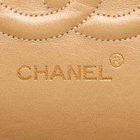 Chanel Classic Medium Double Flap Bag aus Leder in Beige