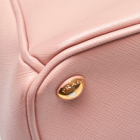 Prada Umhängetasche aus Leder in Rosa / Pink