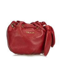 Prada Sac à bandoulière en Cuir en Rouge