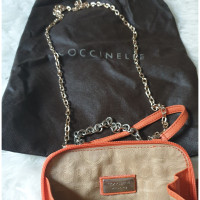 Coccinelle Clutch aus Leder in Orange