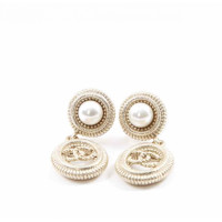 Chanel Earring Pearls in Gold