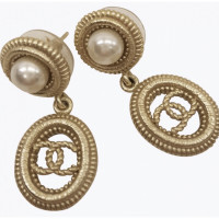 Chanel Earring Pearls in Gold