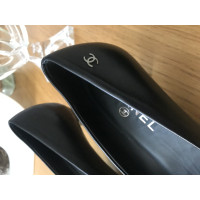 Chanel Pumps/Peeptoes aus Leder in Schwarz