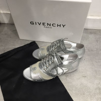 Givenchy Sandali in Pelle in Argenteo