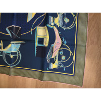 Hermès Echarpe/Foulard en Soie en Bleu