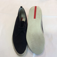 Prada Sneakers Suède in Blauw