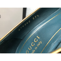 Gucci Pumps/Peeptoes aus Wildleder in Grün