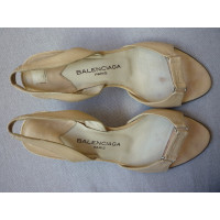 Balenciaga Sandalen aus Leder in Beige