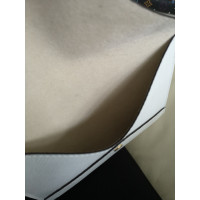 Louis Vuitton Clutch aus Leder in Weiß