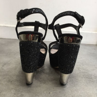 Miu Miu Sandalen aus Leder in Schwarz