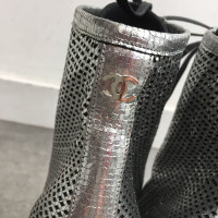 Chanel Stiefeletten aus Leder in Silbern