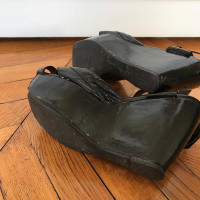 Marni Sandalen aus Lackleder in Schwarz