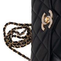 Chanel Classic Flap Bag aus Leder in Blau