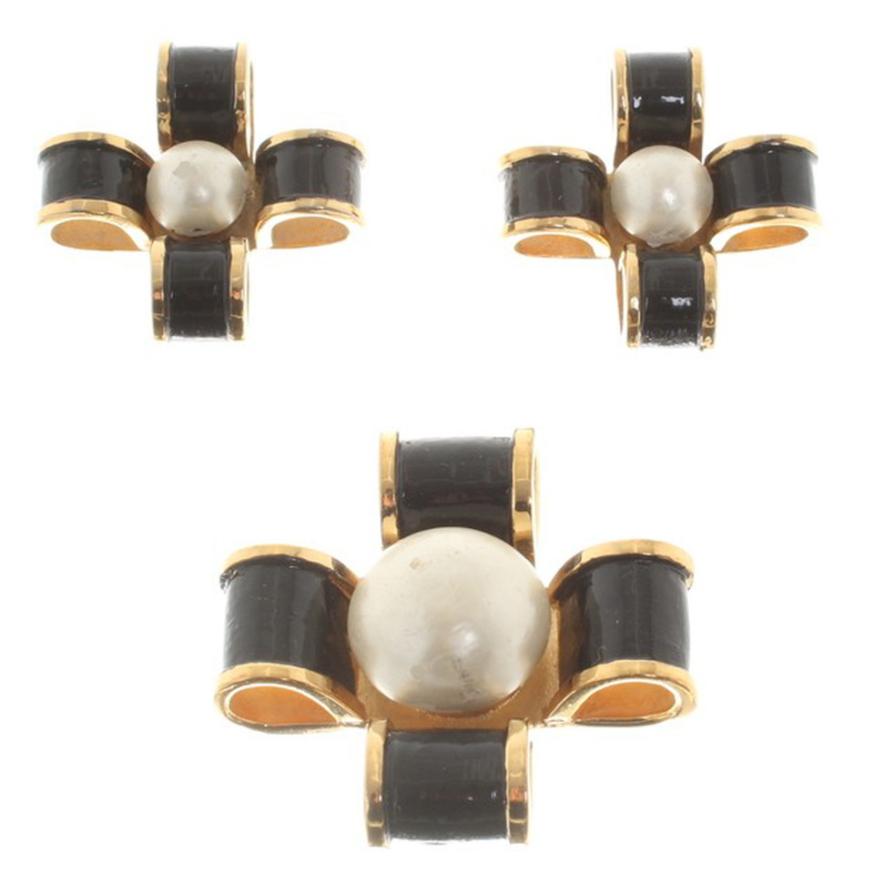 Chanel Set of brooch and ear clips
